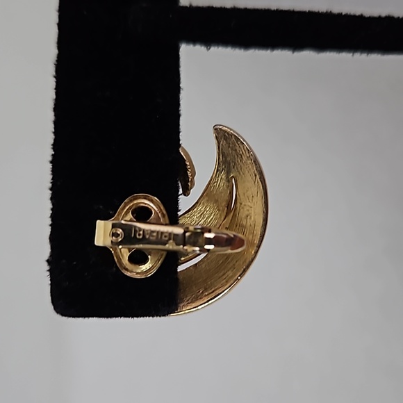 Vintage Crown Trifari Necklace/Earrings Set - Picture 8 of 9